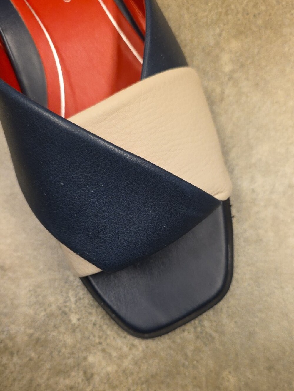 Vionic Women's Two-Tone Navy and White Slip-On Mules, Size 6.5 - Picture 6 of 8